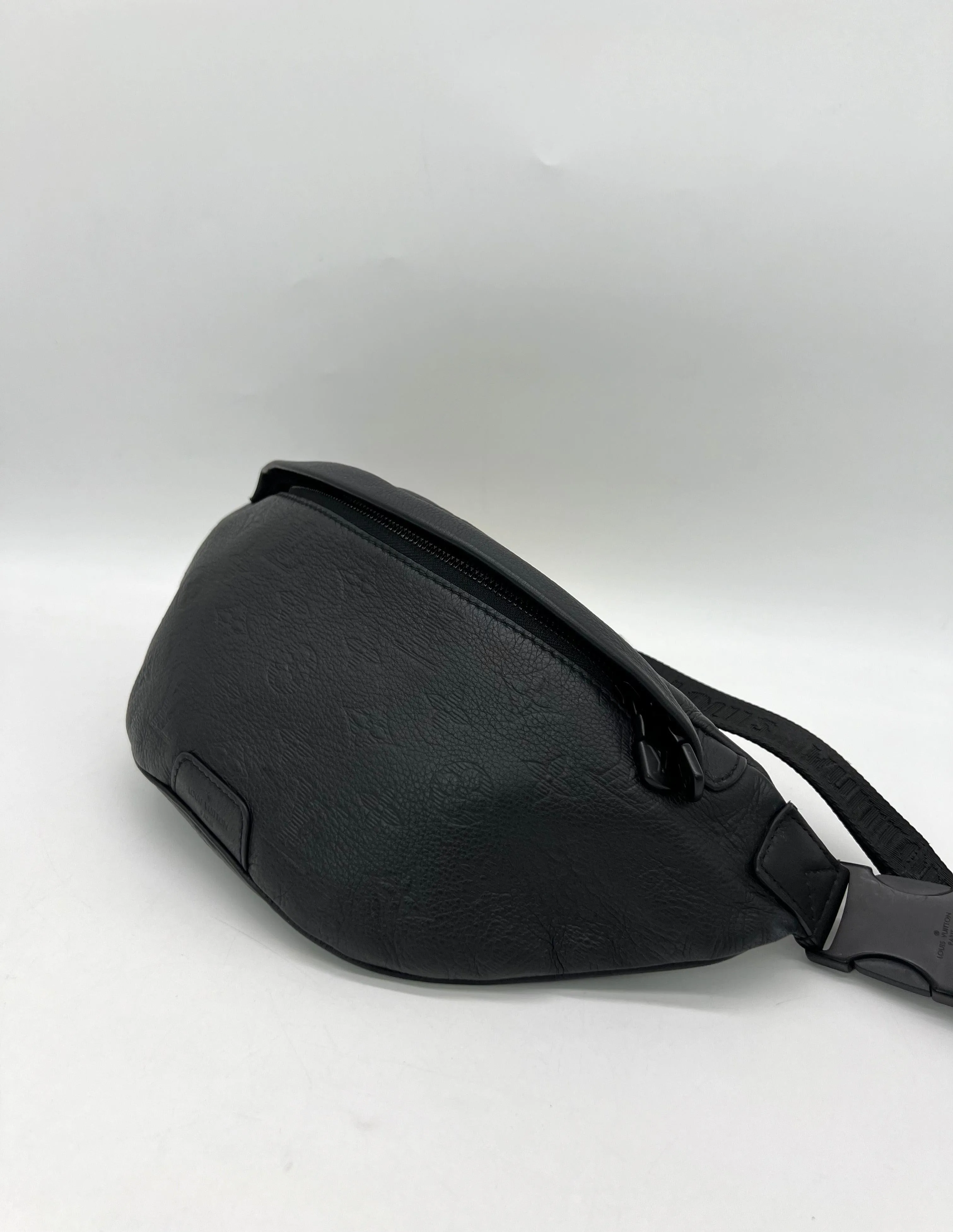 LOUIS VUITTON Discovery Belt Bag Black Leather